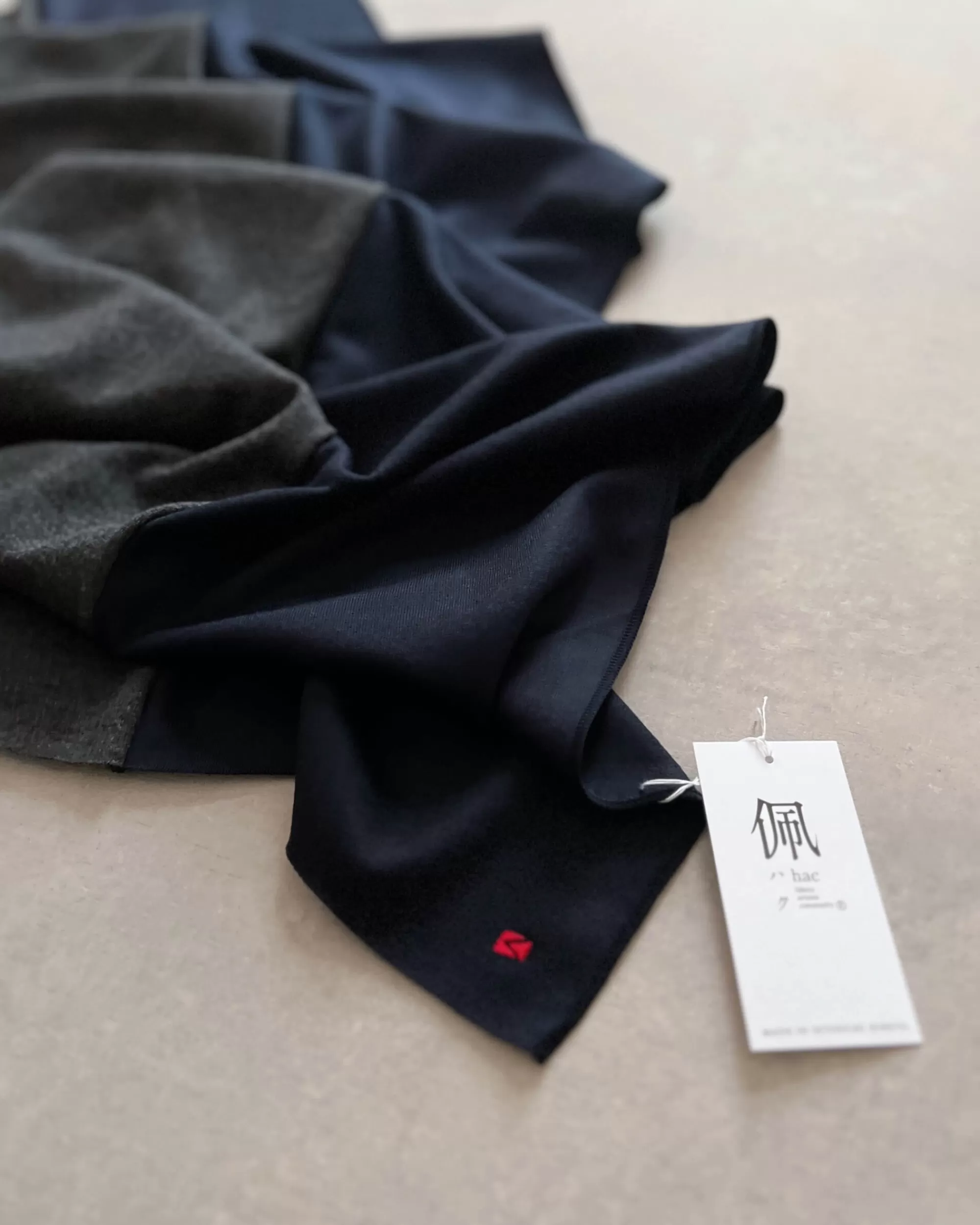 Hot hac : Wool Scarf In Ink & Charcoal