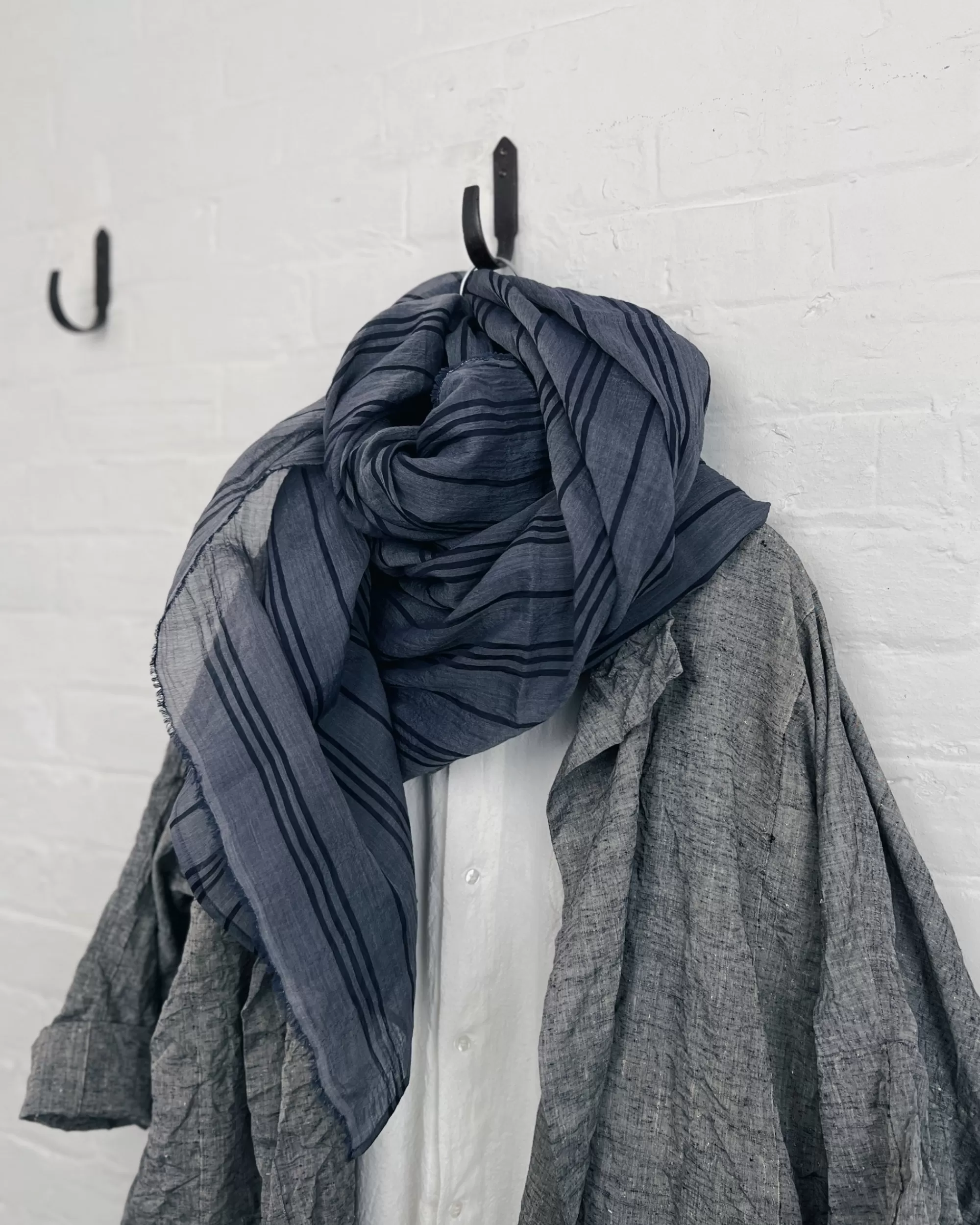 Online LJ struthers : Silk Chapter Scarf