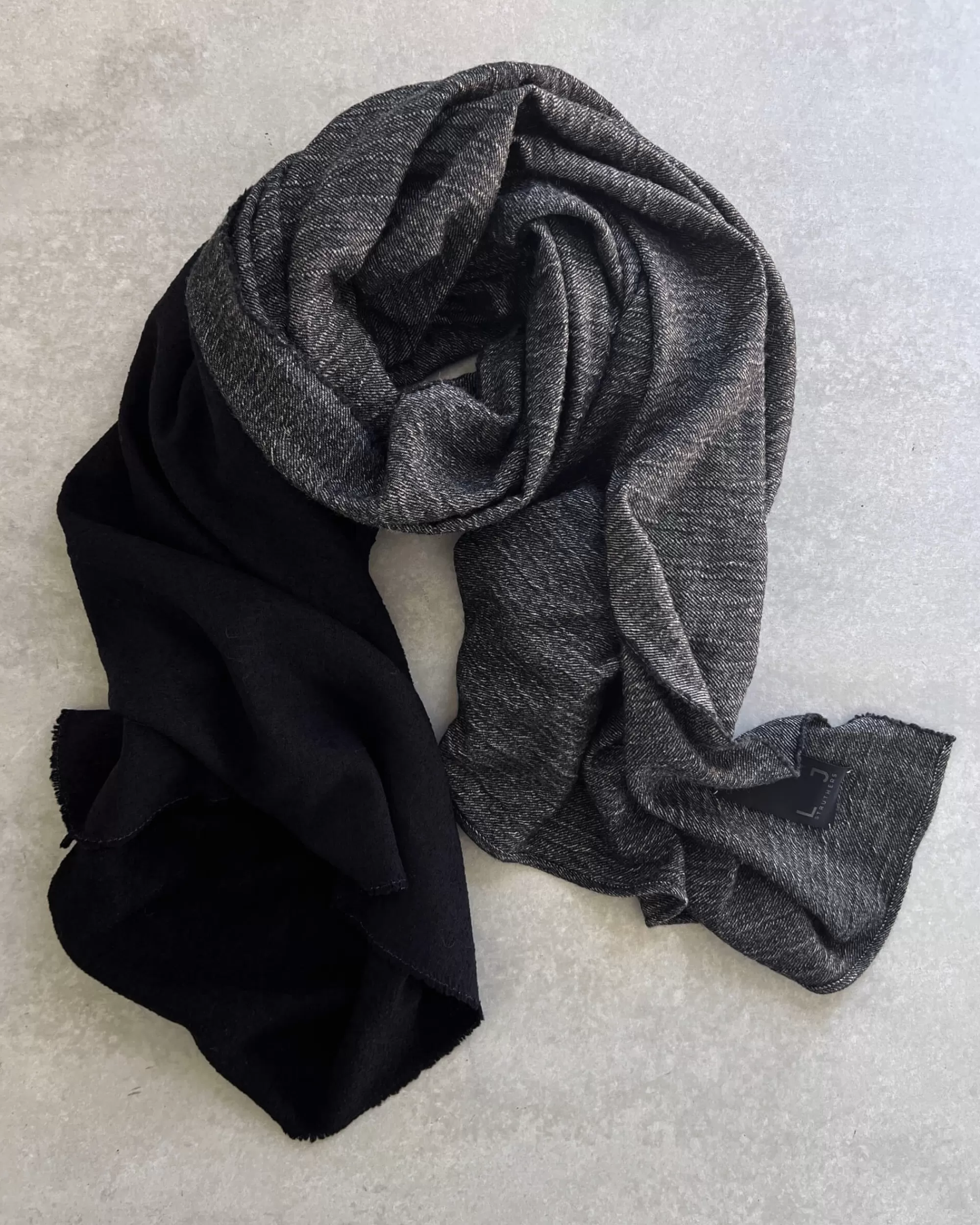 Store LJ struthers : Wool Chapter Scarf