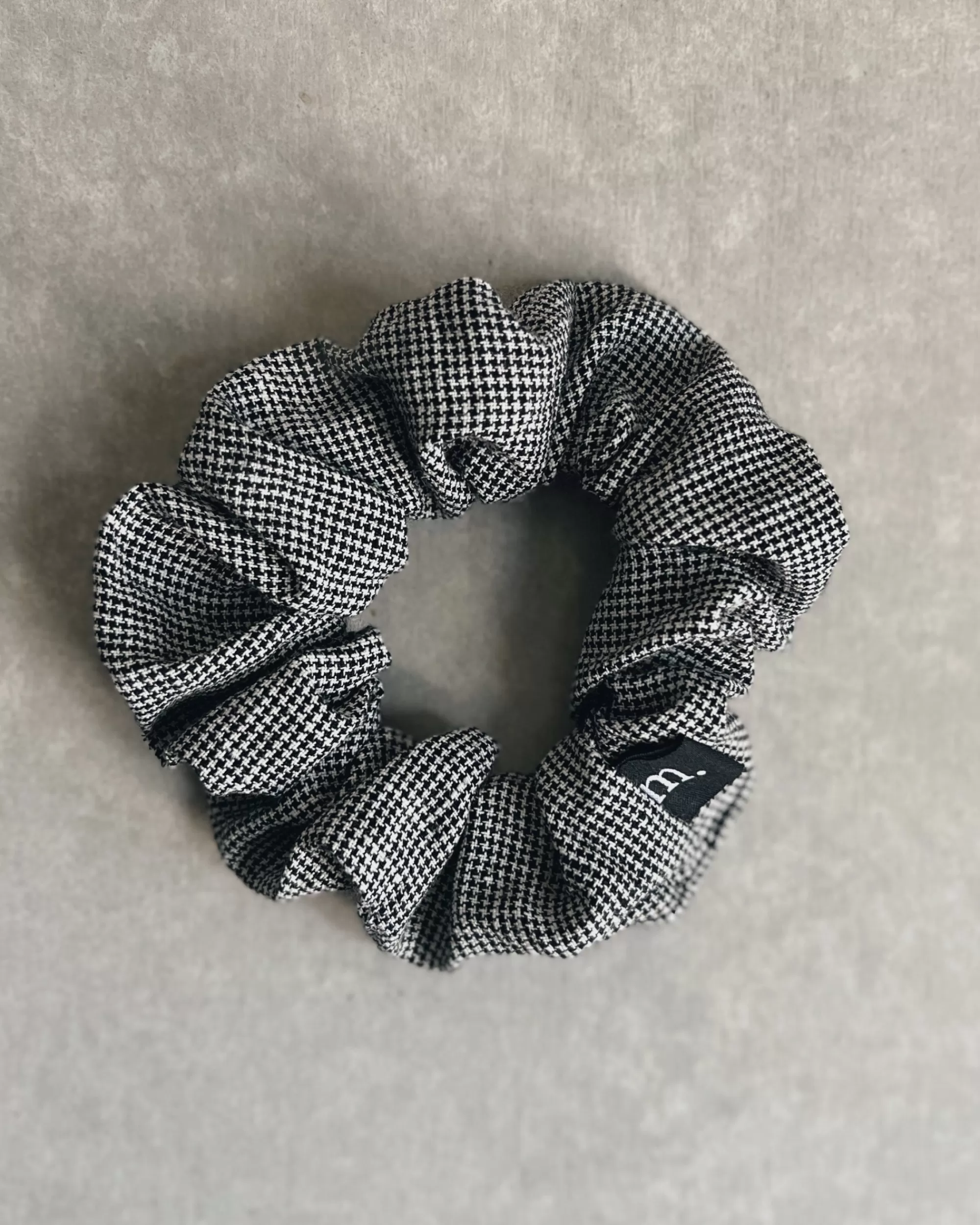 New the maker M' For : Houndstooth Linen Scrunchie