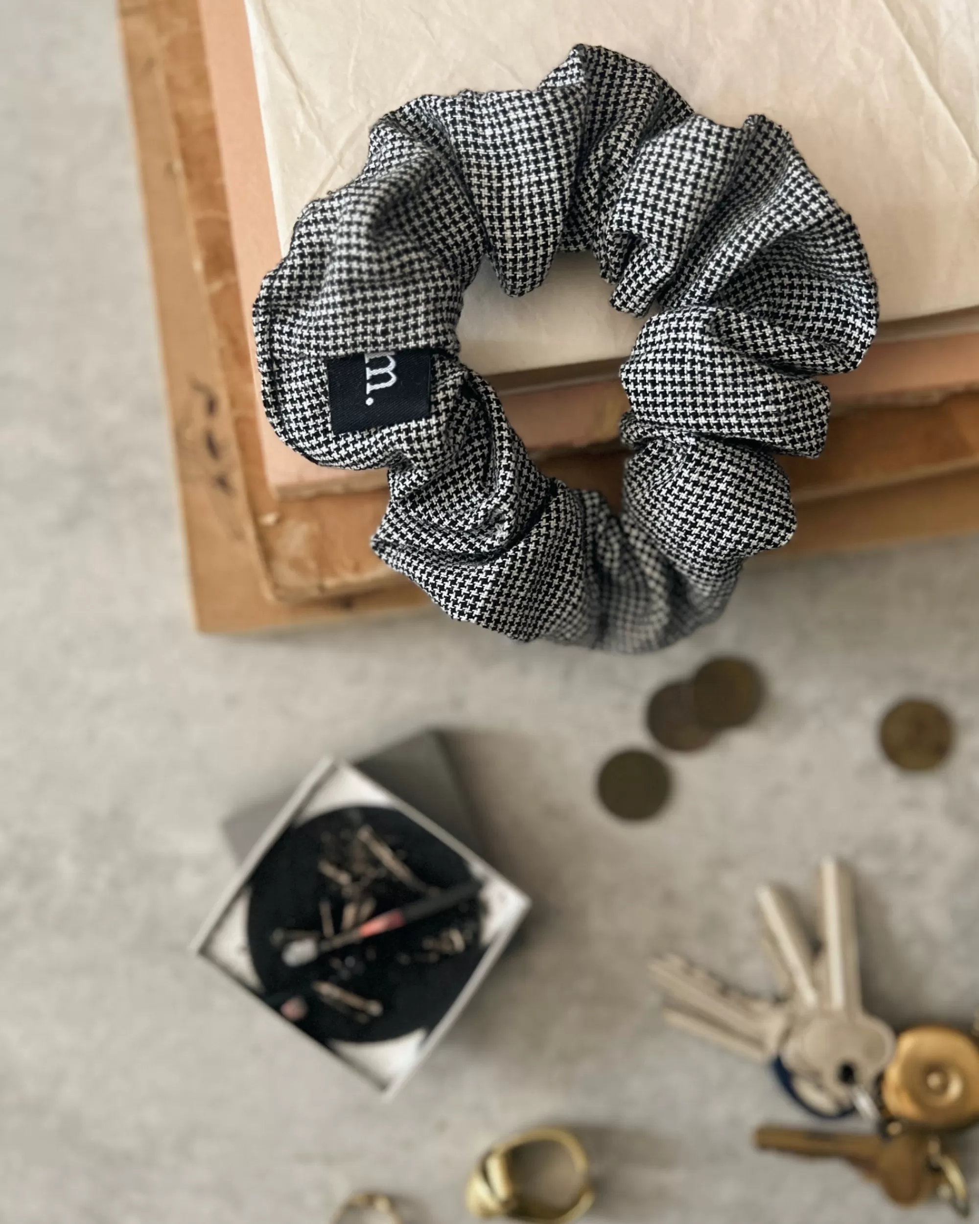 New the maker M' For : Houndstooth Linen Scrunchie