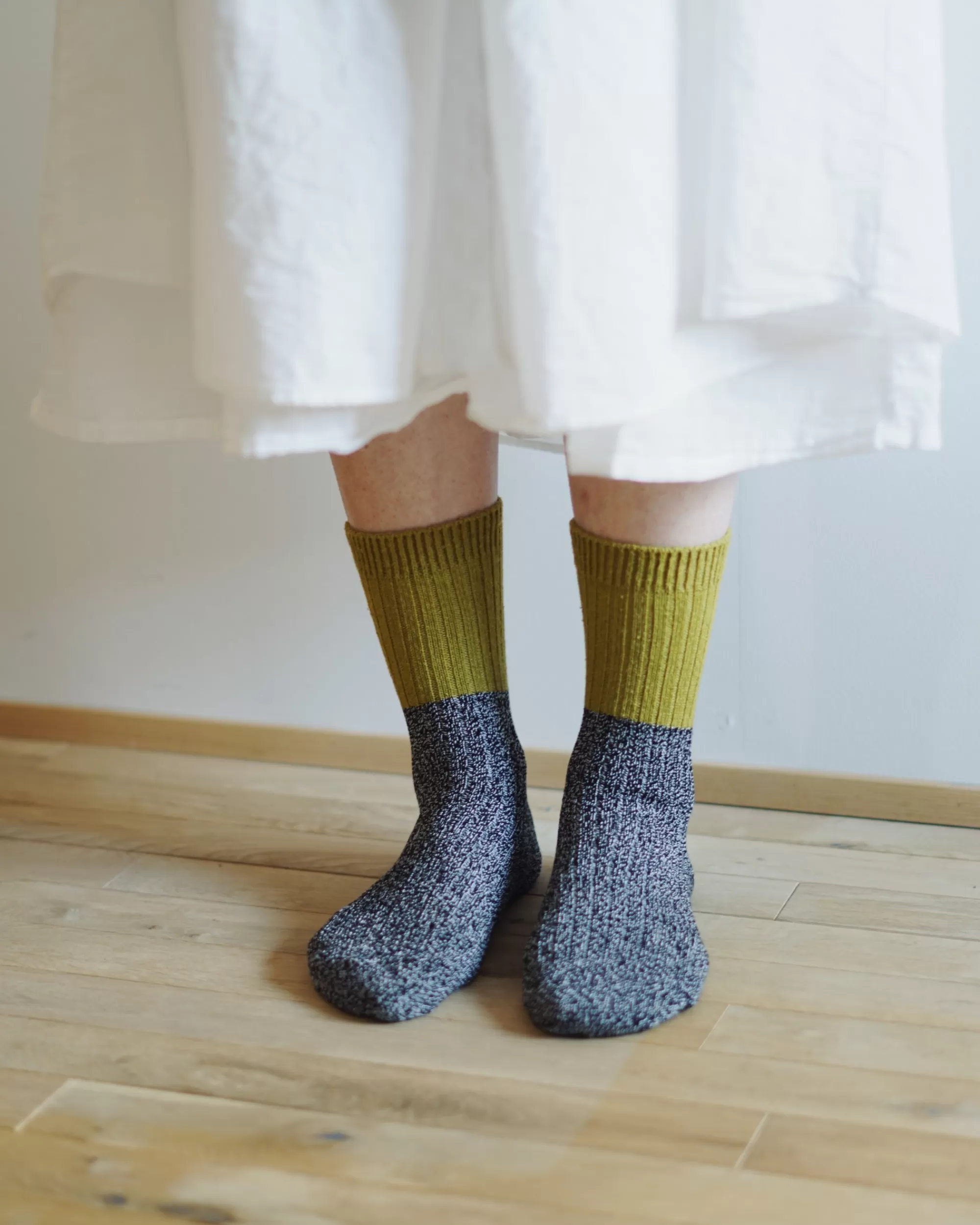 Discount nishiguchi kutsushita Memeri : Silk Ribbed Socks