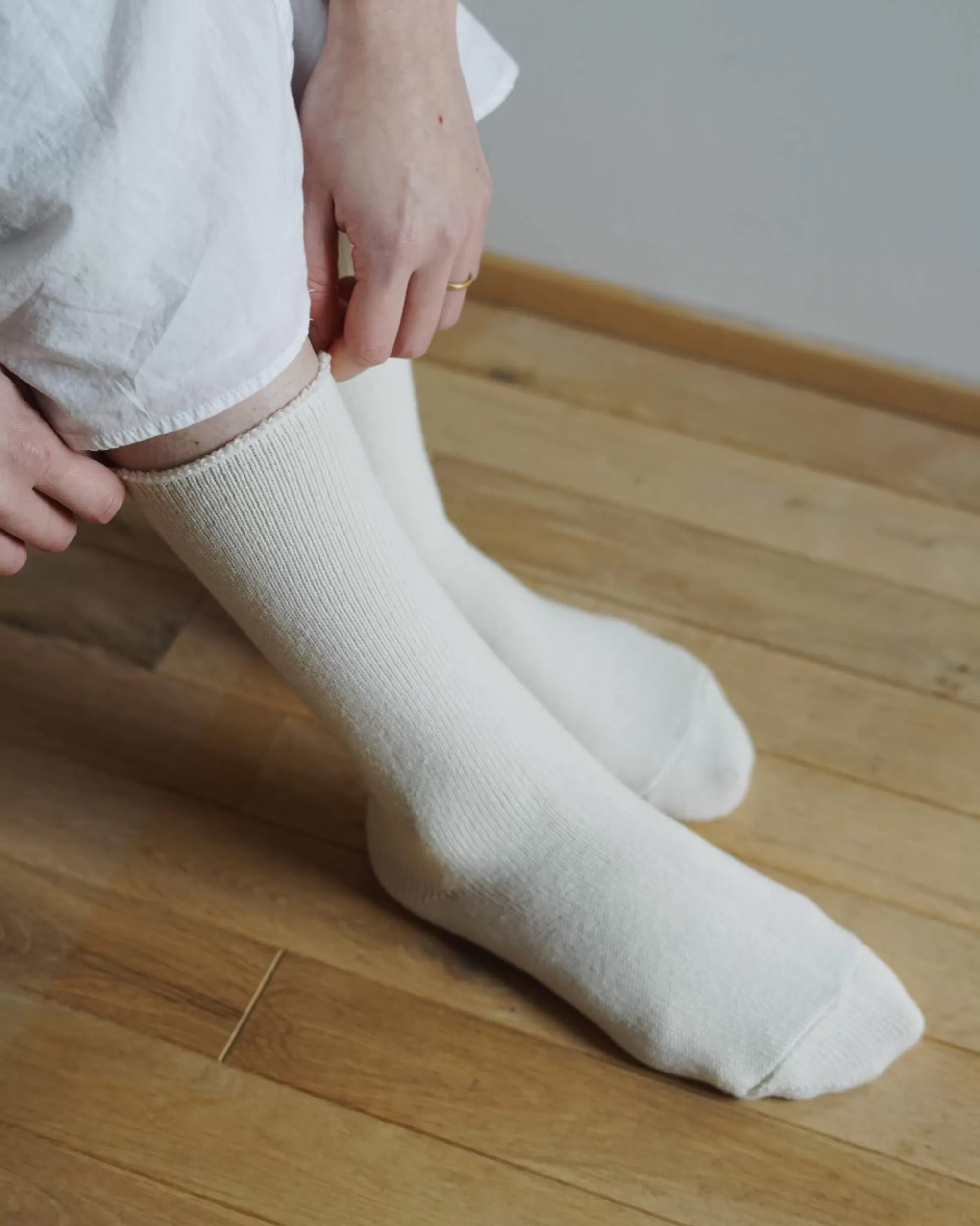 Online nishiguchi kutsushita Memeri : Wool Silk Socks