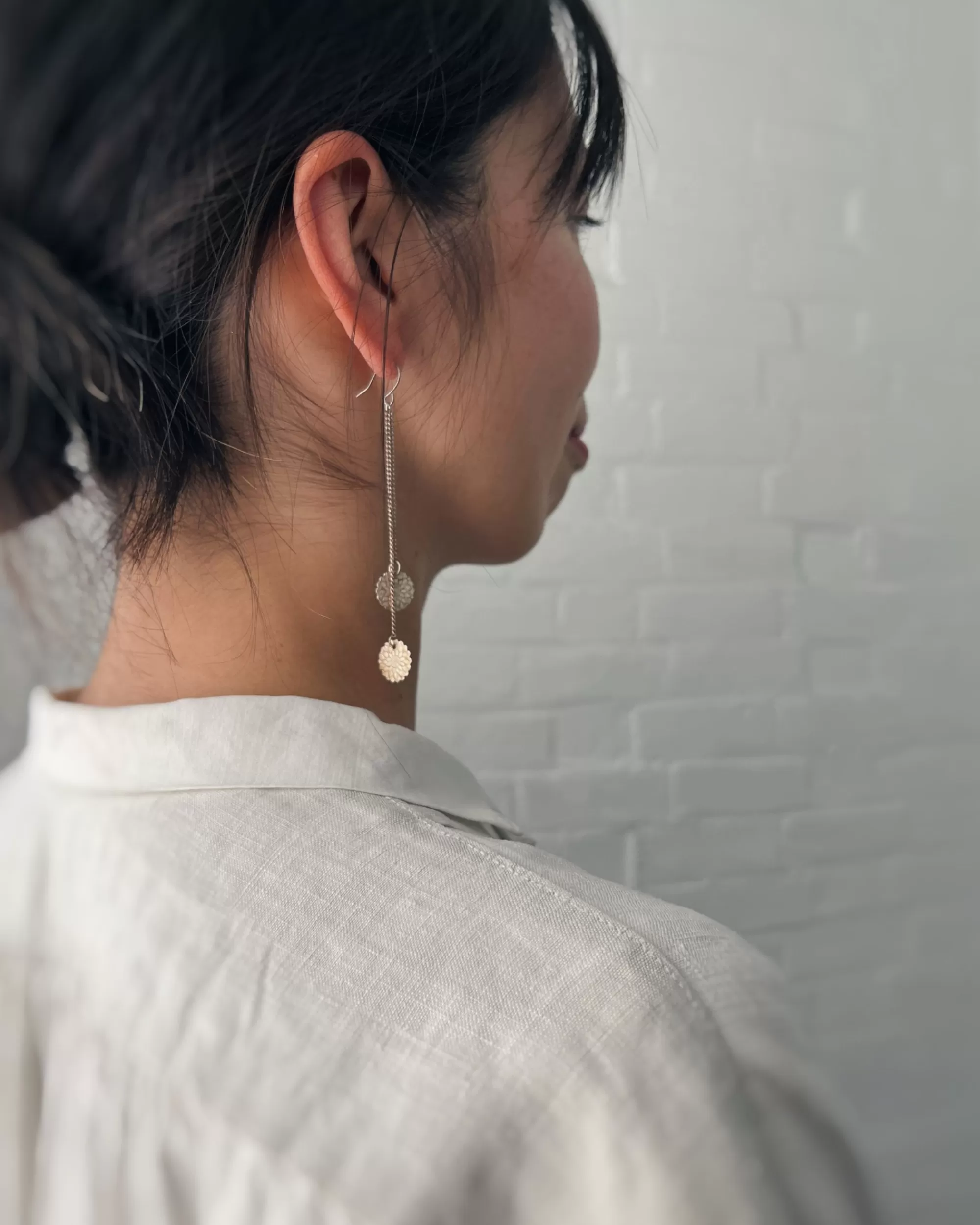 Store modern marcel : Vintage Chrysanthemum Earrings