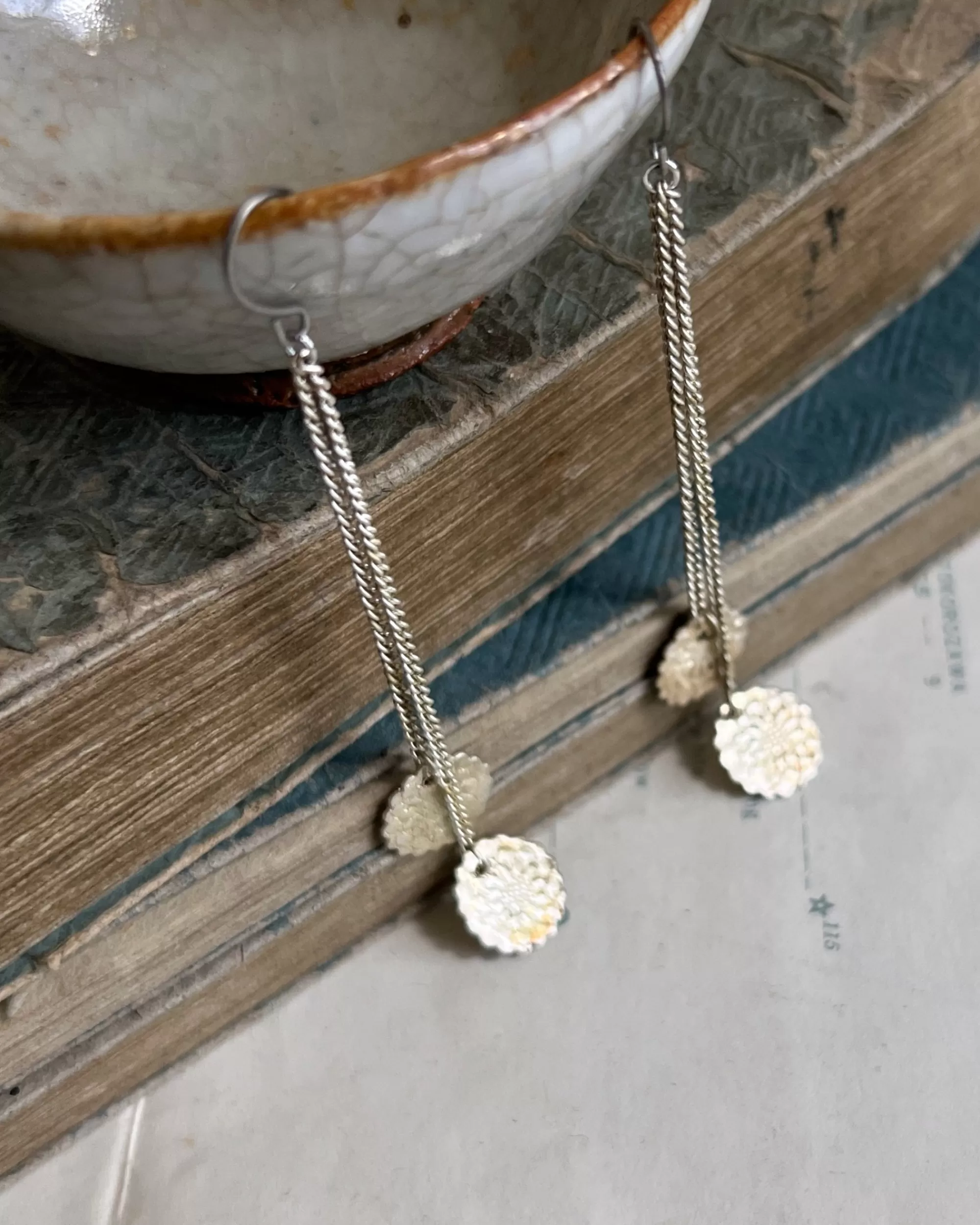 Store modern marcel : Vintage Chrysanthemum Earrings