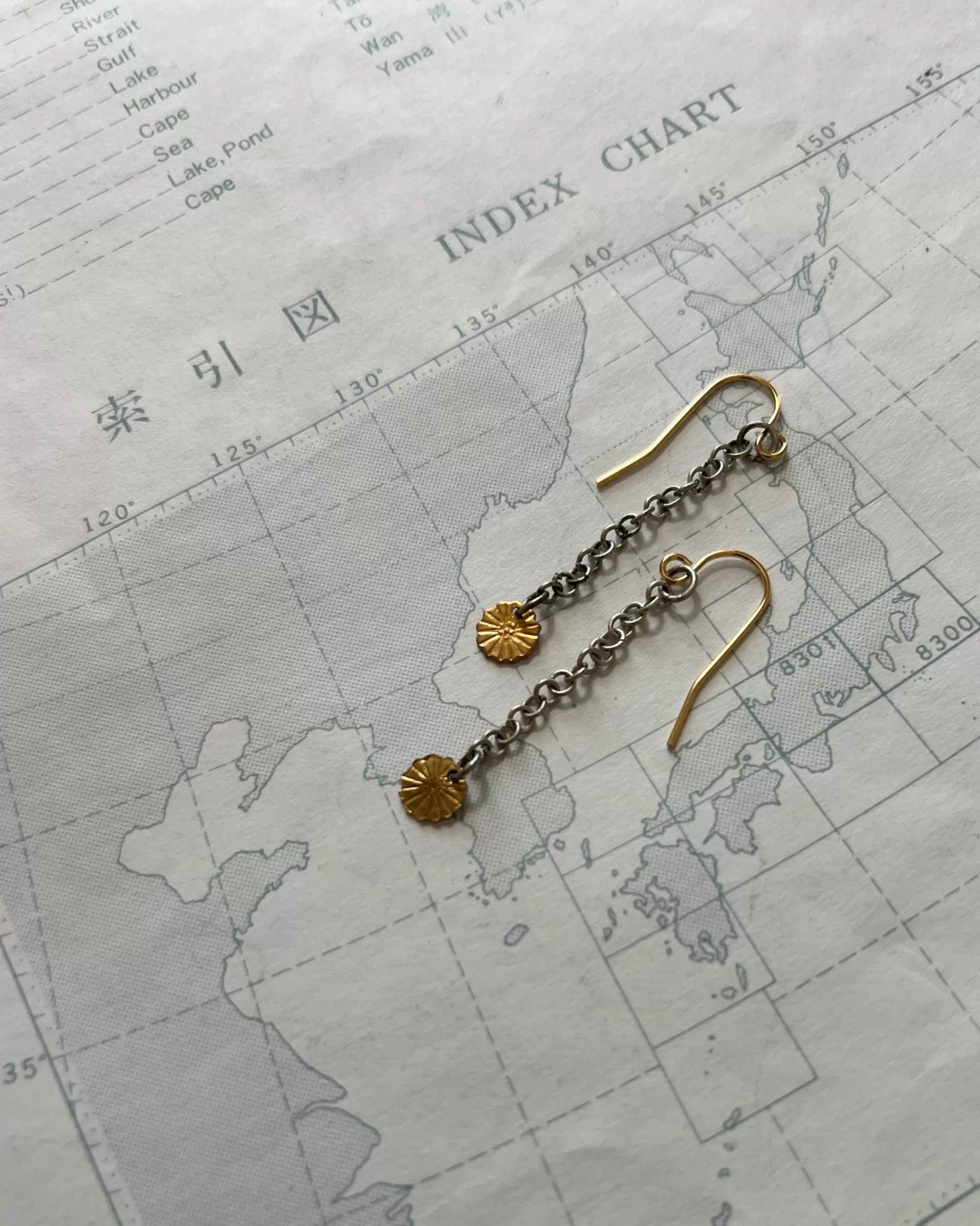 New modern marcel : Vintage Chrysanthemum Kanzashi Earrings