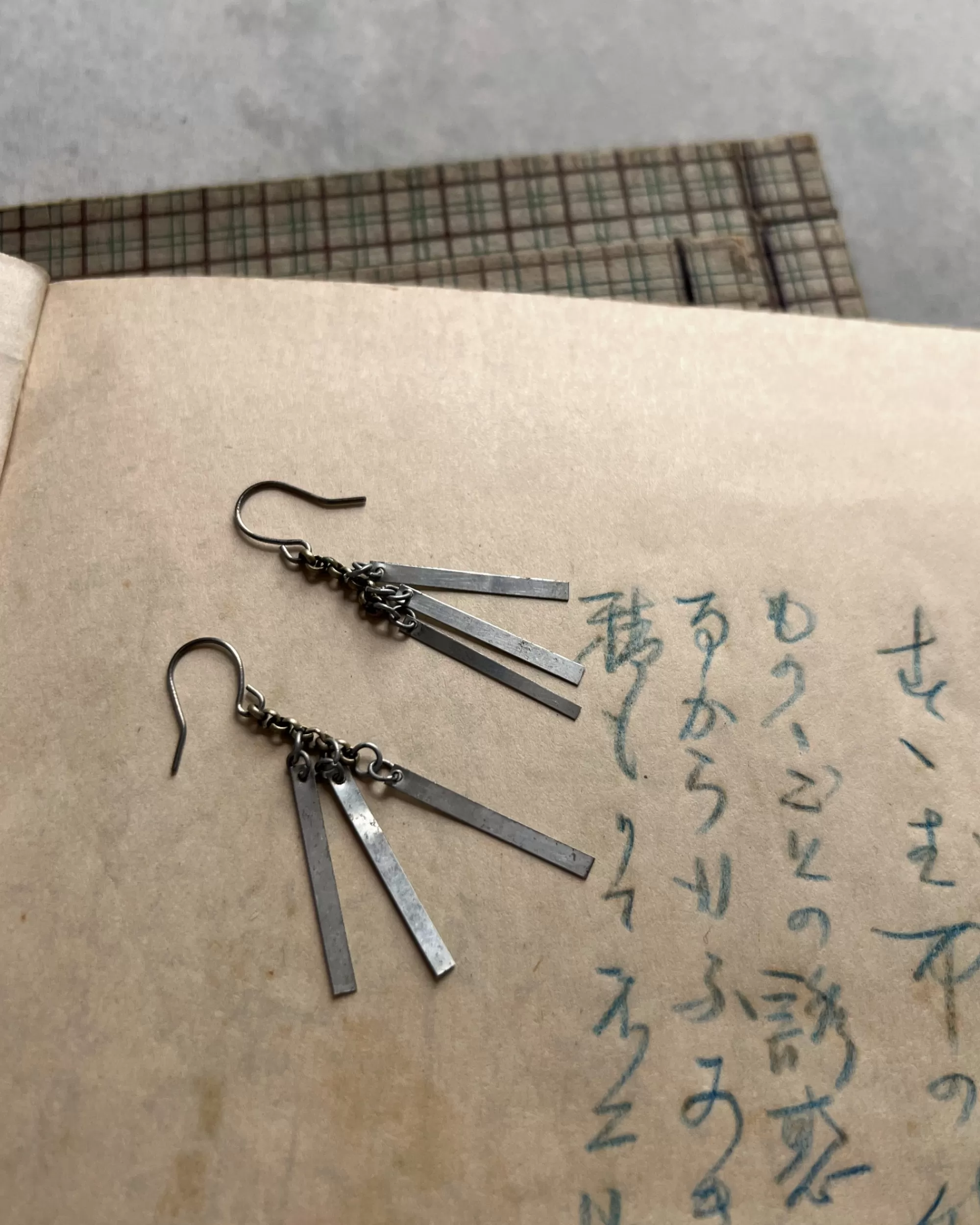 Sale modern marcel : Vintage Deco Earrings