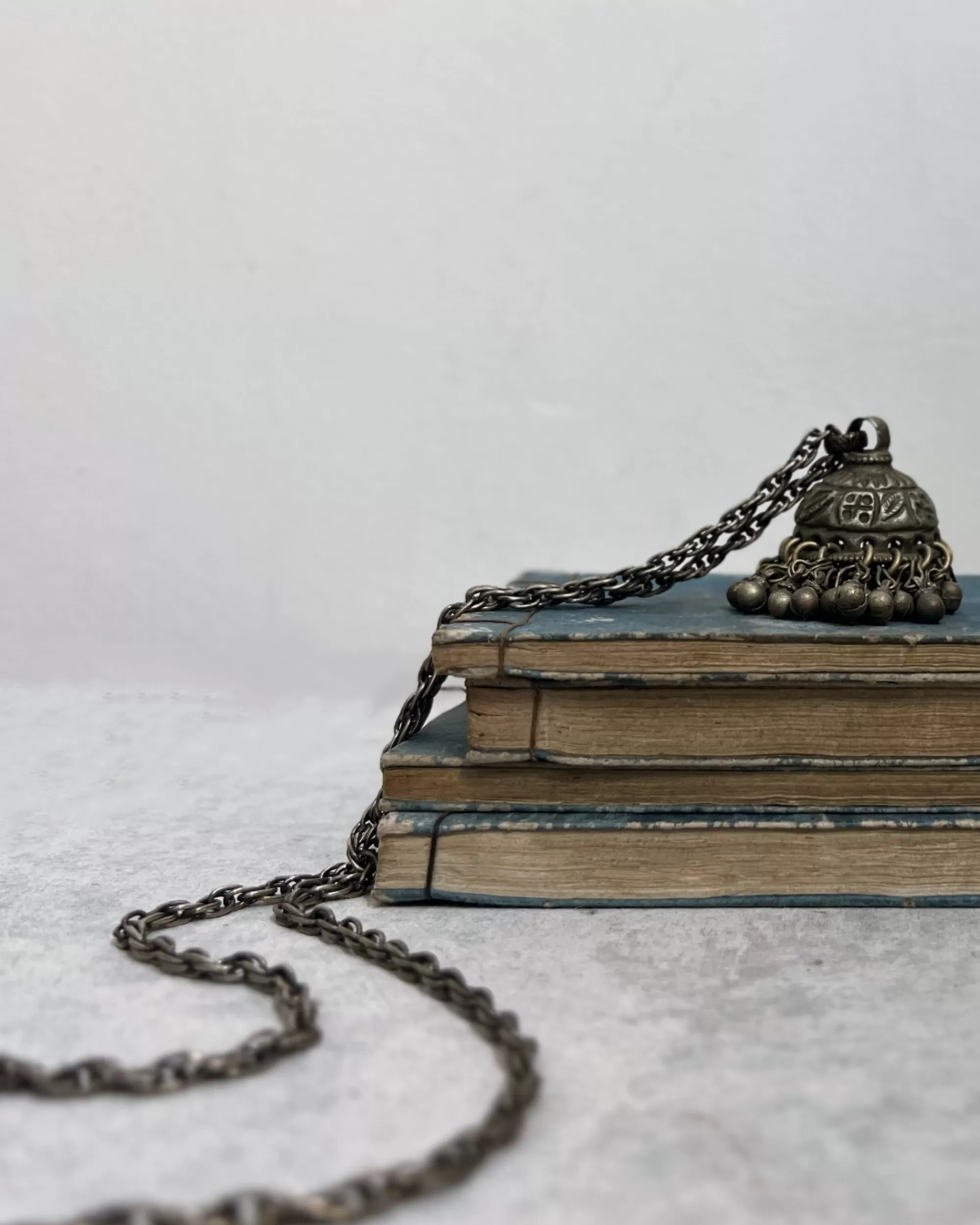 Hot modern marcel : Vintage Indian Pendant Necklace