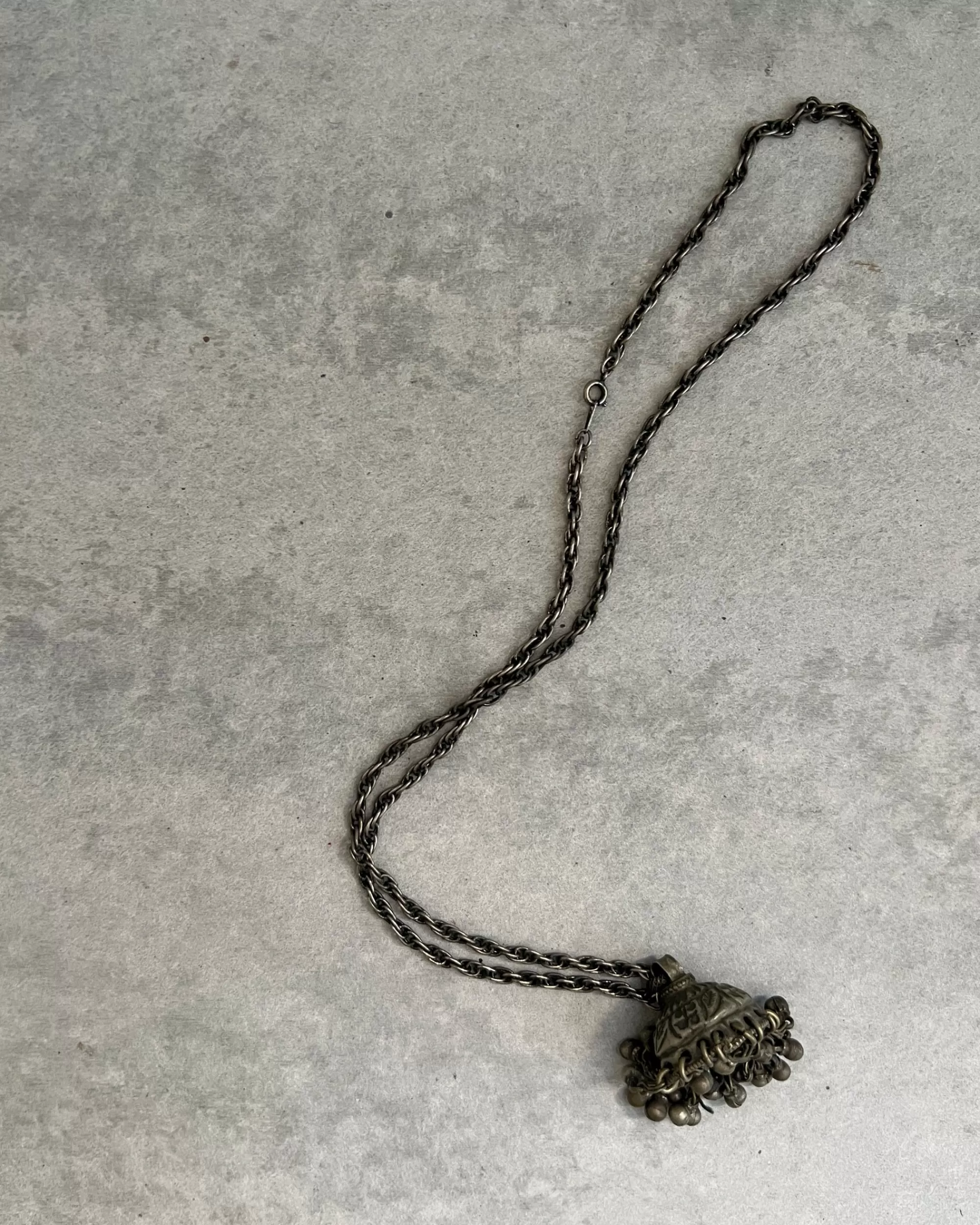 Hot modern marcel : Vintage Indian Pendant Necklace