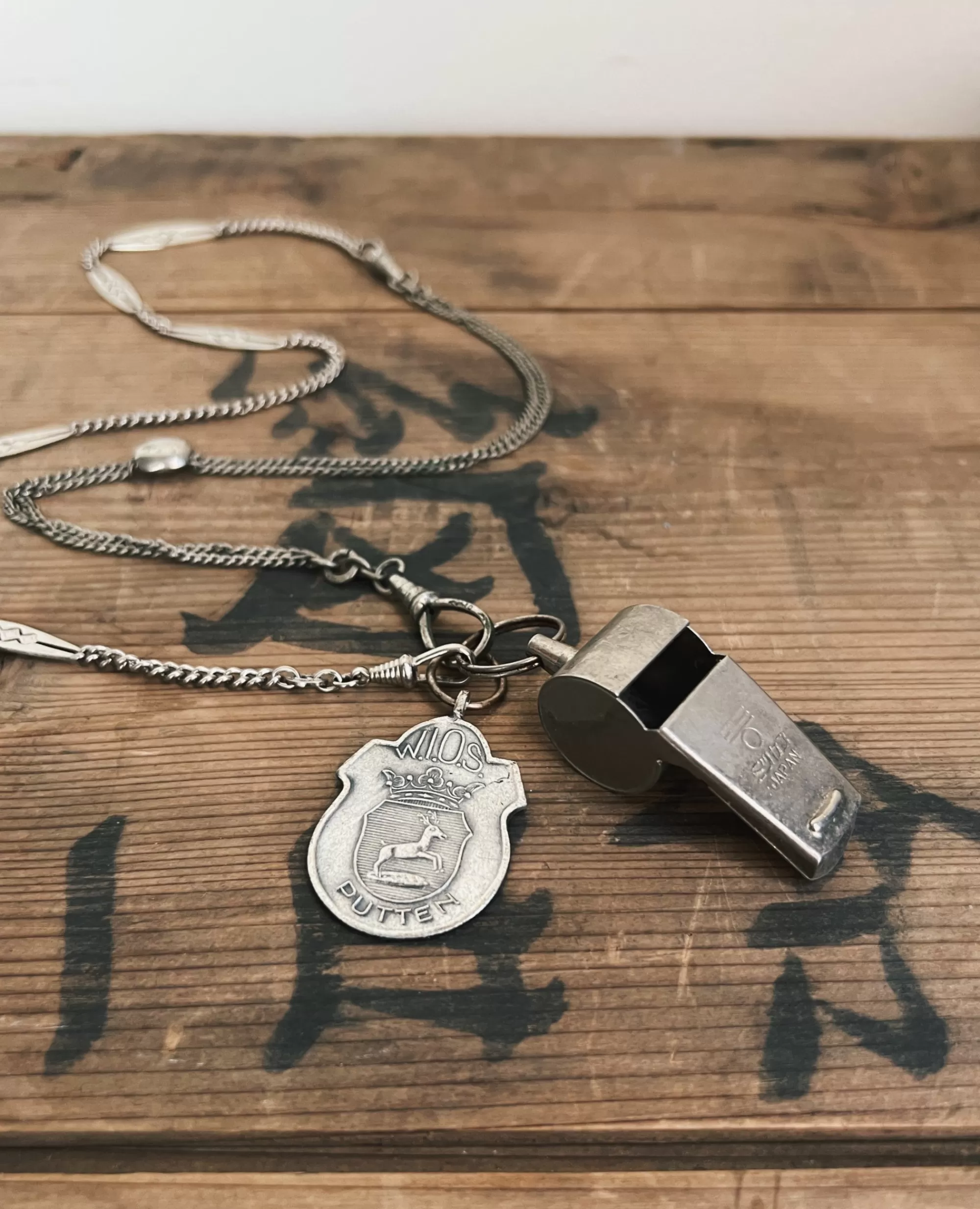 Fashion modern marcel : Vintage Whistle Necklace