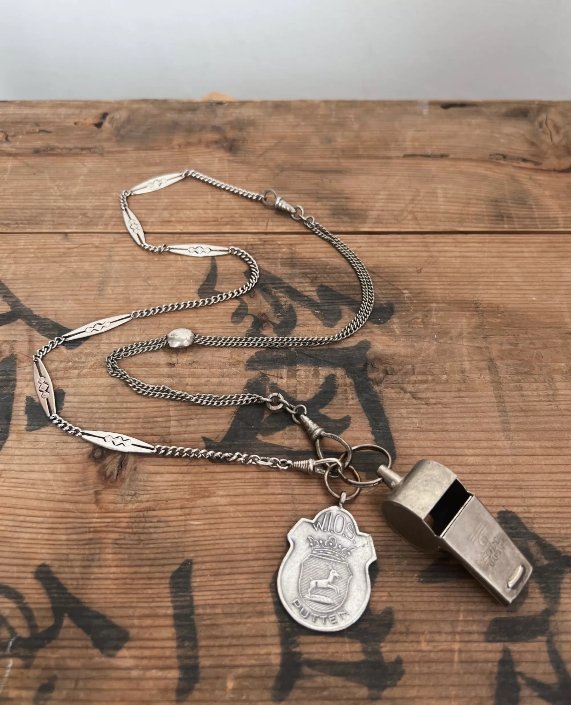 Fashion modern marcel : Vintage Whistle Necklace