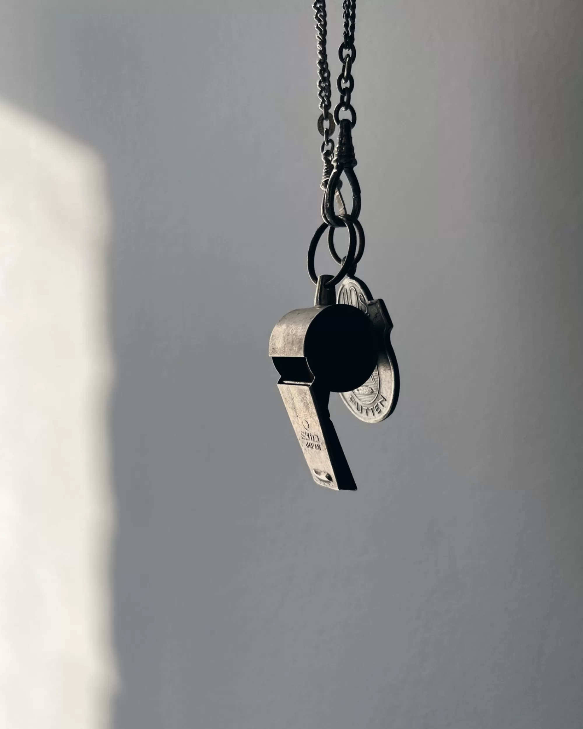Fashion modern marcel : Vintage Whistle Necklace