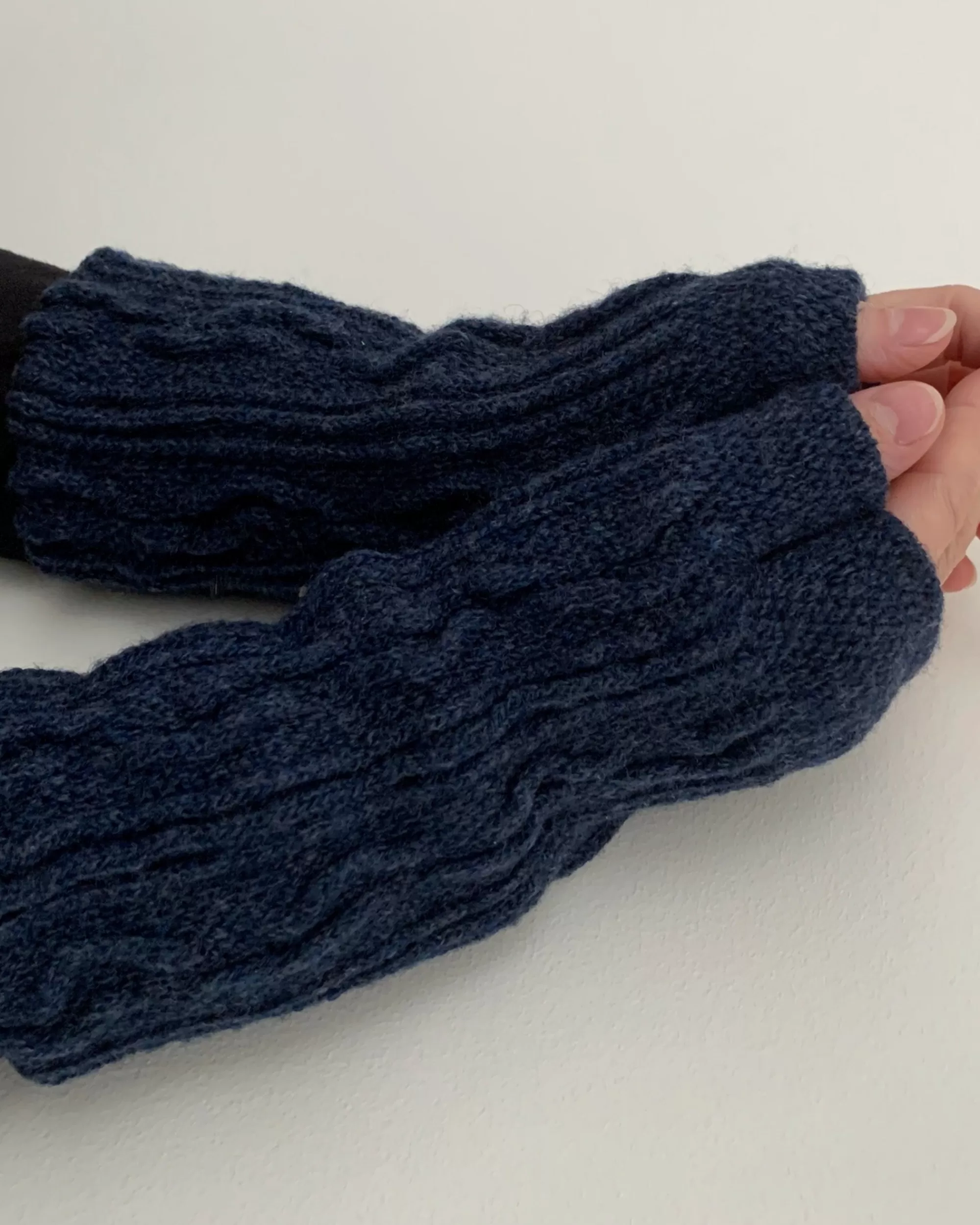 New nishiguchi kutsushita : Cable Arm Warmers Ink