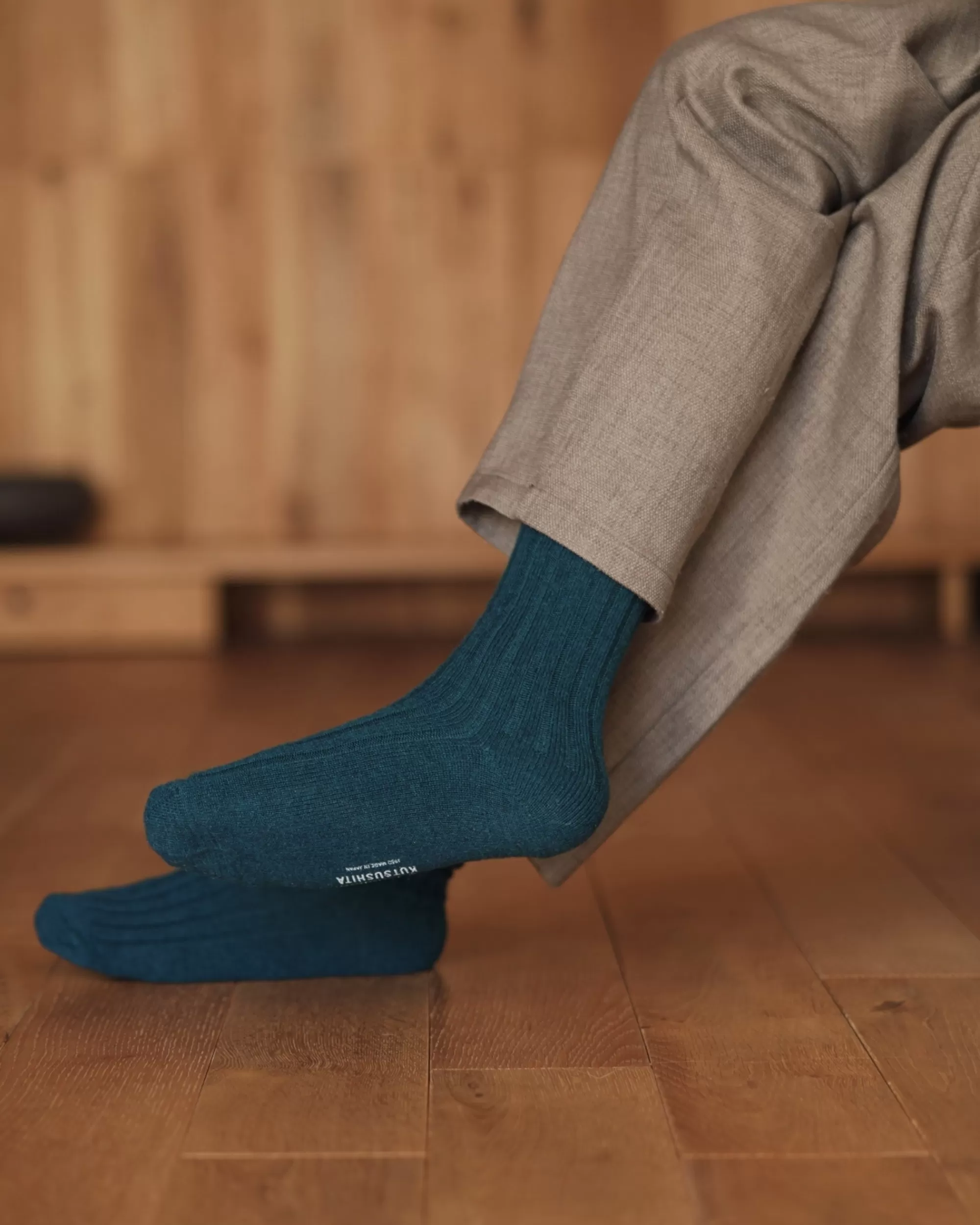 Shop nishiguchi kutsushita : Praha Cashmere Ribbed Socks