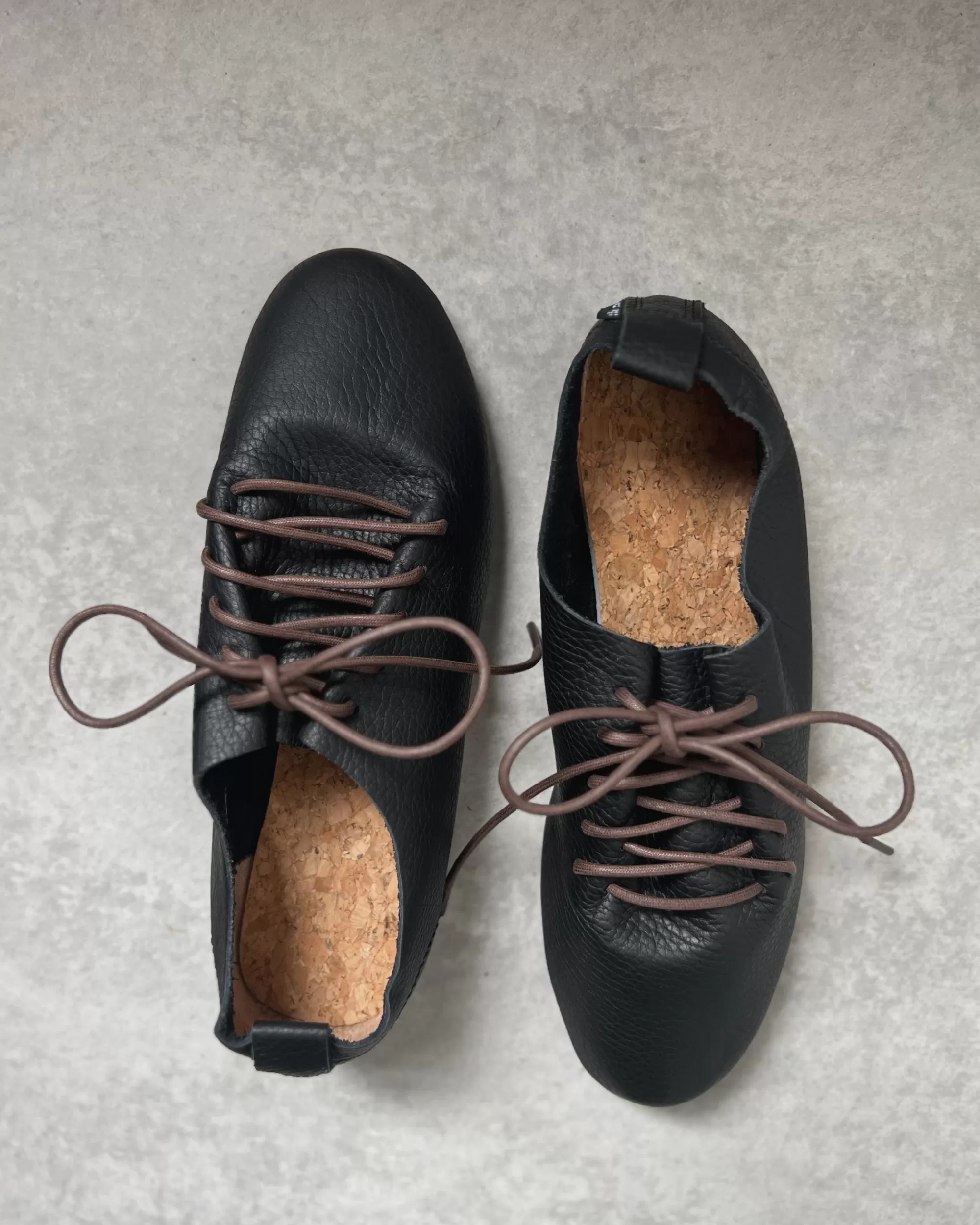 New swaanarlberg : Japanese Leather Shoes In Carbon