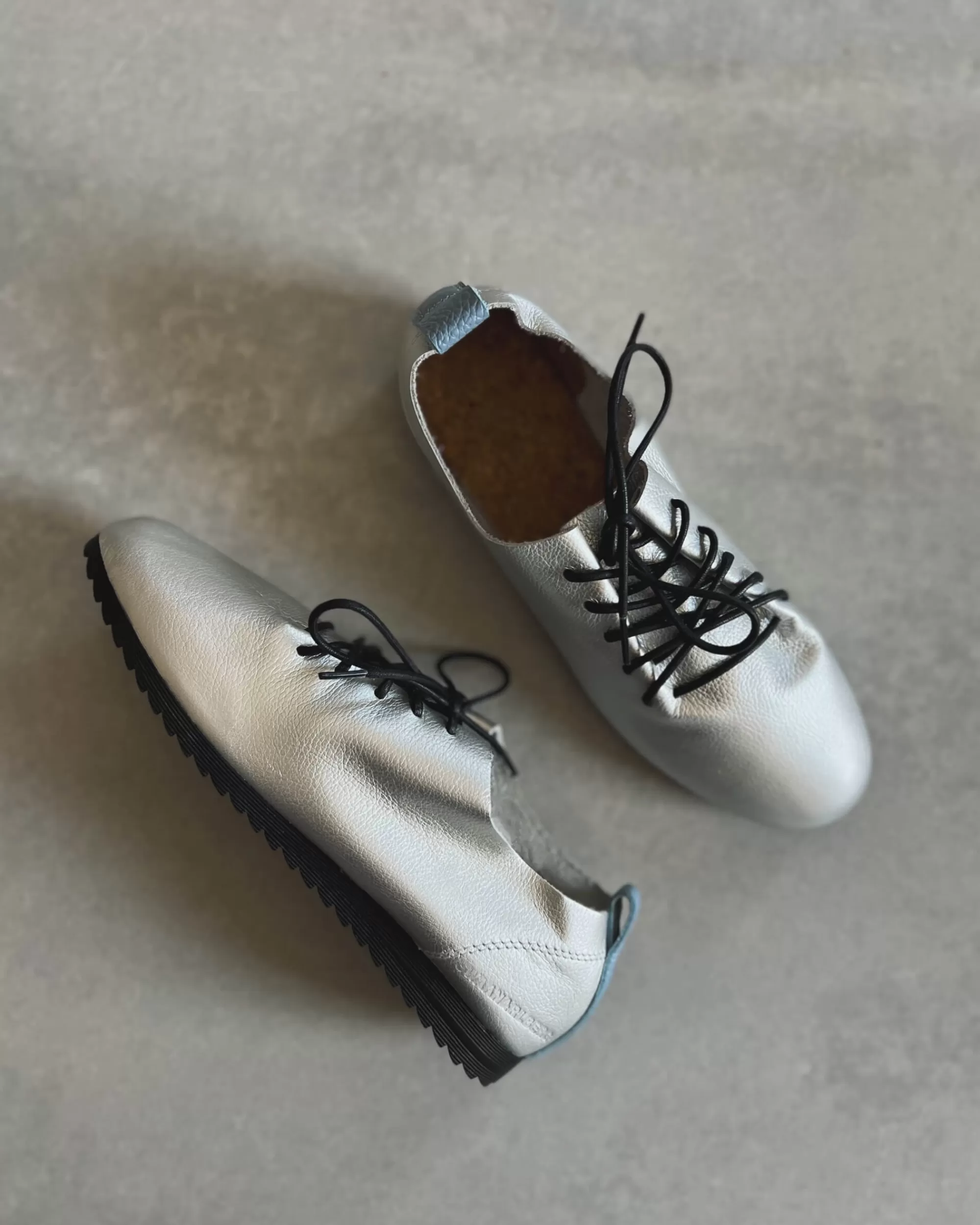 New swaanarlberg : Japanese Leather Shoes In Silver