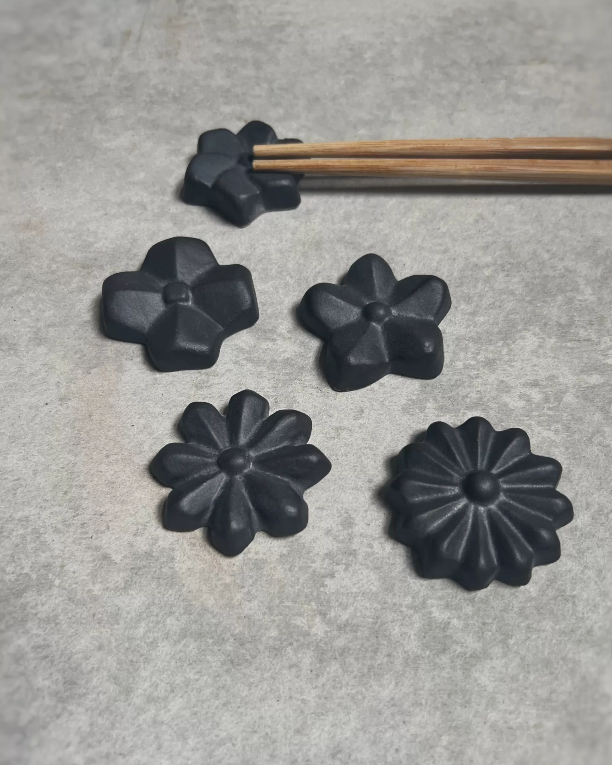 Flash Sale Wakasama : Ceramic Chopstick Rest